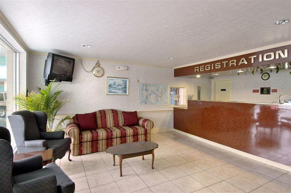 Americas Best Value Inn Suites South Boston Beltér fotó